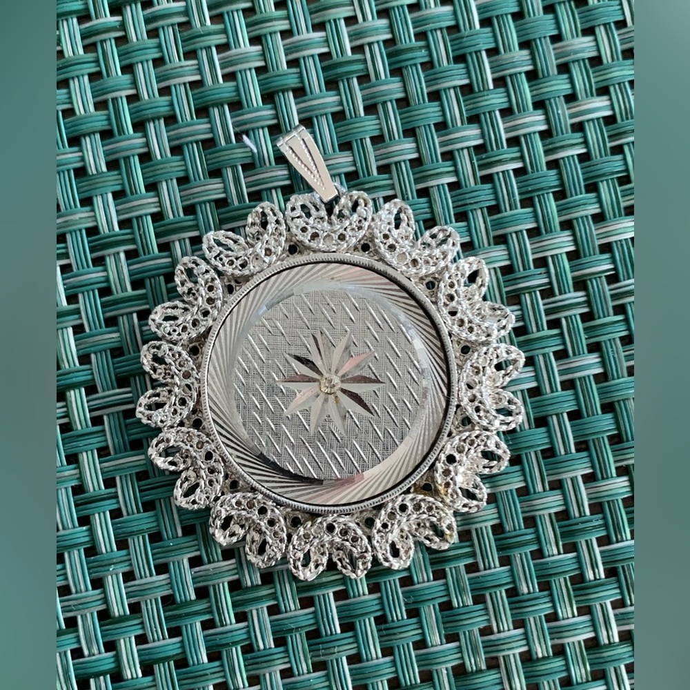 Costume Jewelry Silver Tone Pendant For Necklace